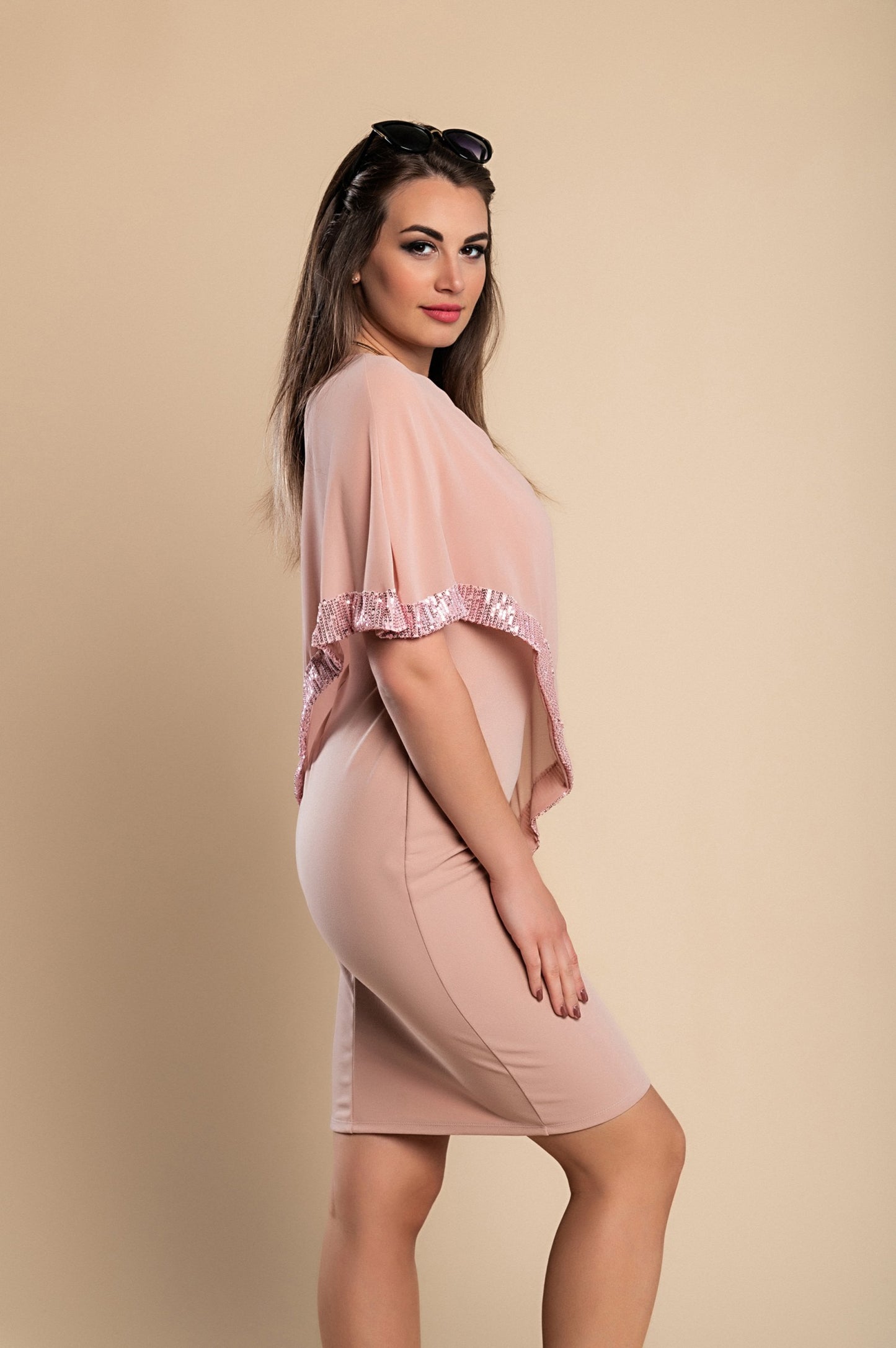 Vestido elegante Arlet con capa