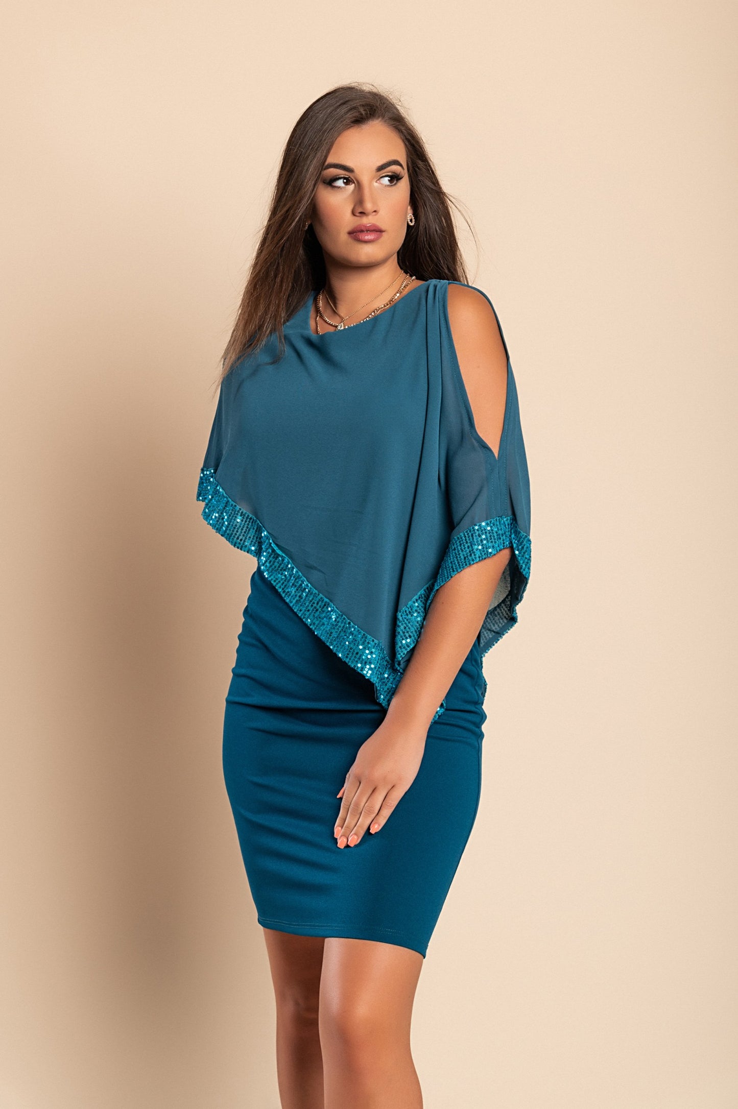 Vestido elegante Arlet con capa